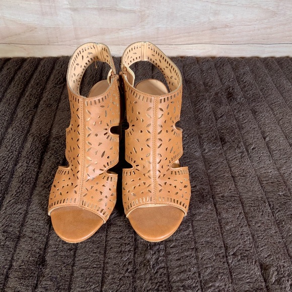 Blain Laser Cut Shootie Heel brown 3 1/4 heel 8 M - Picture 2 of 8